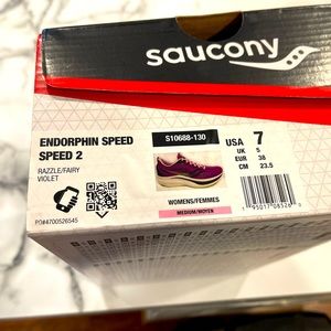 Women size 7 Saucony Endorphin Speed 2
